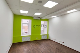 Офис на Патриках.